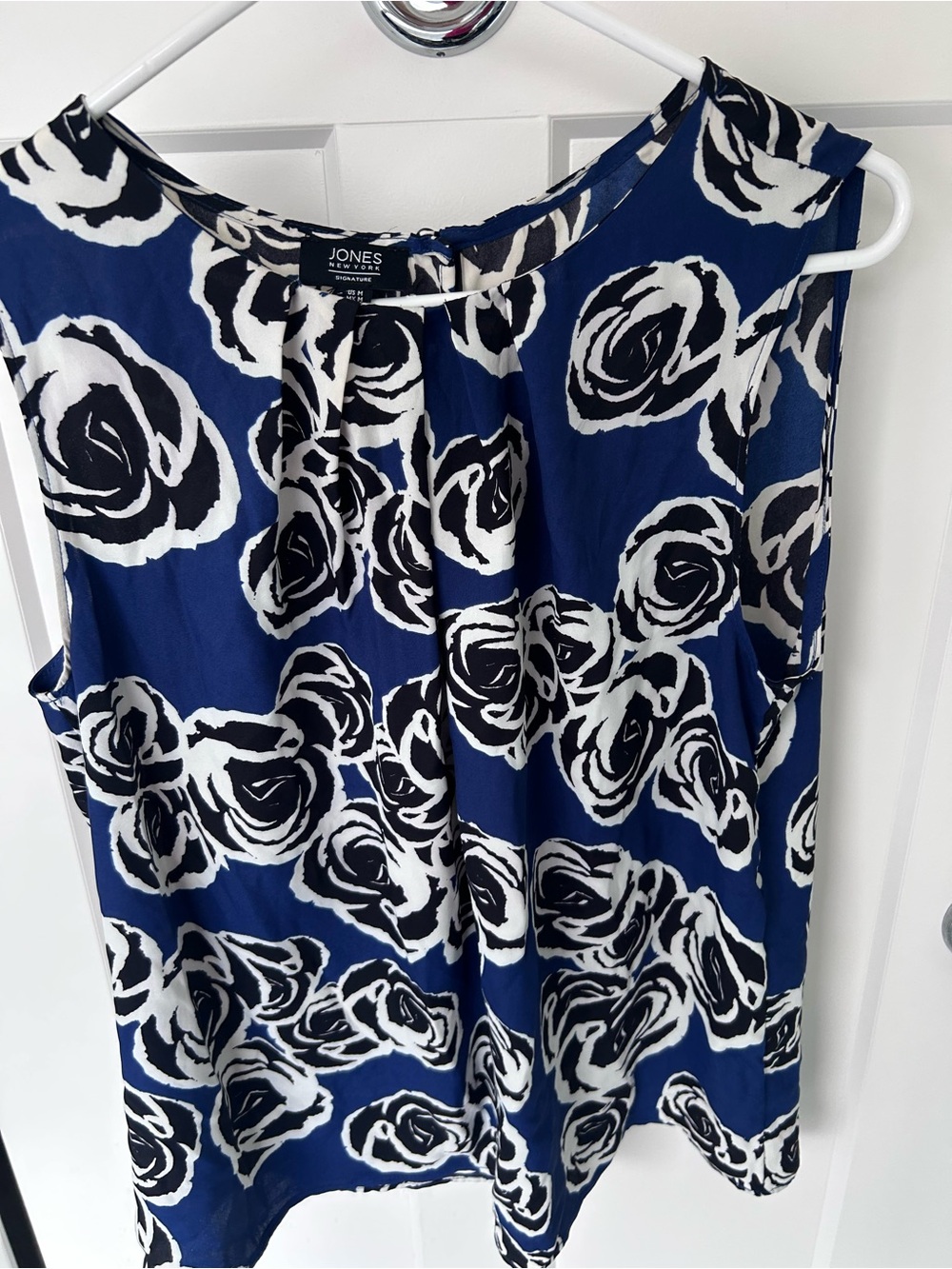 Jones New York Royal blue, white and black Abstract Floral Shell